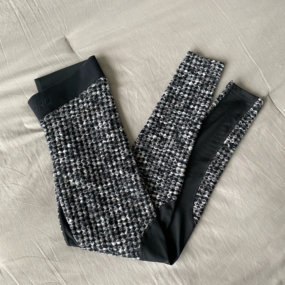 NWOT Nike Pro Hyperwarm Training Leggings